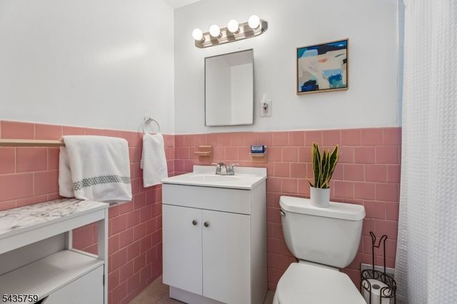 10 Whitman St, Bloomfield Twp., NJ 07003