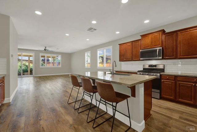 373 Anchorage Dr, Vacaville, CA 95687