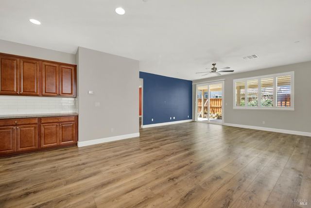 373 Anchorage Dr, Vacaville, CA 95687