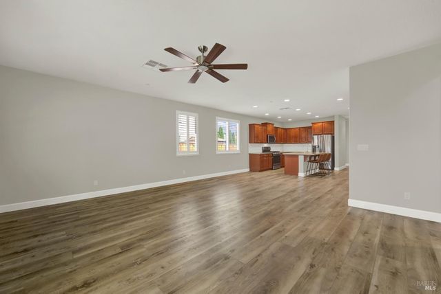 373 Anchorage Dr, Vacaville, CA 95687