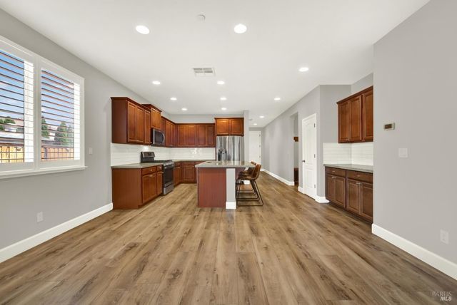 373 Anchorage Dr, Vacaville, CA 95687