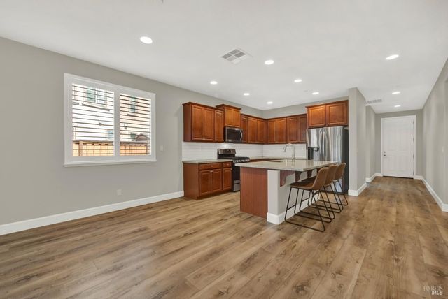 373 Anchorage Dr, Vacaville, CA 95687