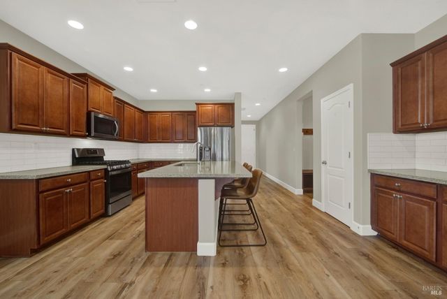 373 Anchorage Dr, Vacaville, CA 95687