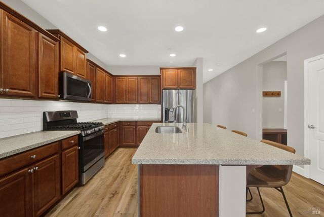 373 Anchorage Dr, Vacaville, CA 95687