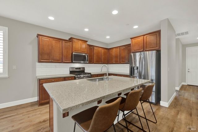 373 Anchorage Dr, Vacaville, CA 95687