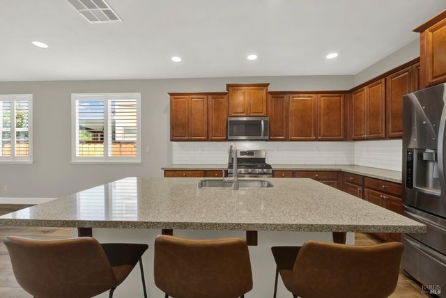 373 Anchorage Dr, Vacaville, CA 95687