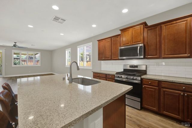 373 Anchorage Dr, Vacaville, CA 95687