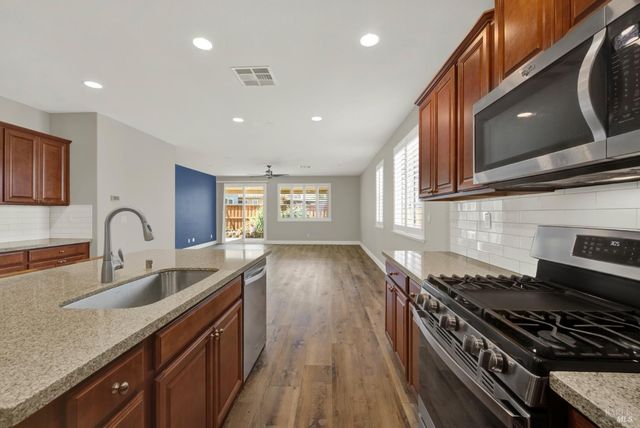 373 Anchorage Dr, Vacaville, CA 95687