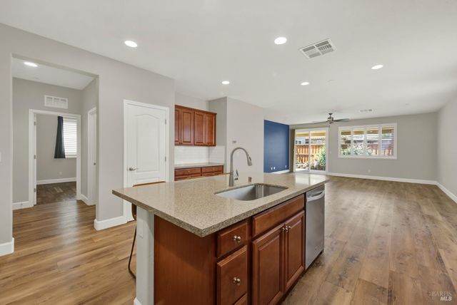 373 Anchorage Dr, Vacaville, CA 95687