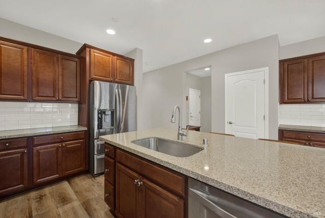 373 Anchorage Dr, Vacaville, CA 95687