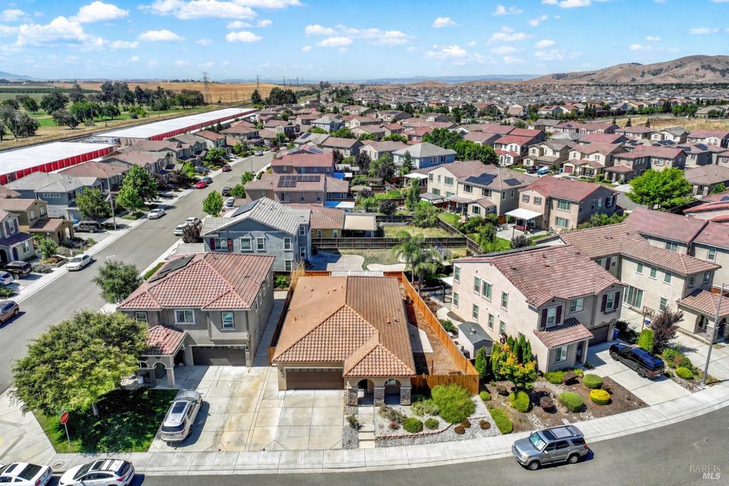 373 Anchorage Dr, Vacaville, CA 95687