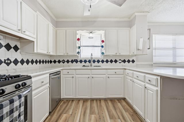 905 W Elizabeth Drive, Robinson, TX 76706