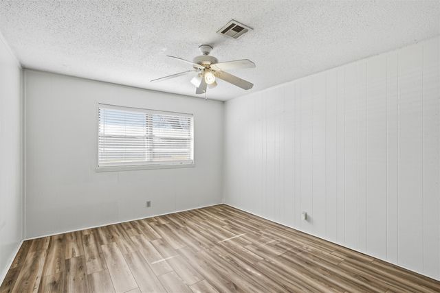 905 W Elizabeth Drive, Robinson, TX 76706