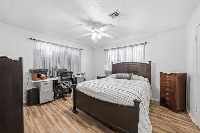 905 W Elizabeth Drive, Robinson, TX 76706