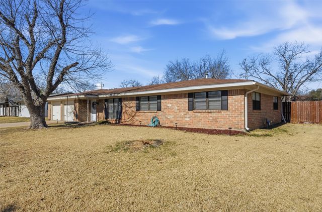905 W Elizabeth Drive, Robinson, TX 76706