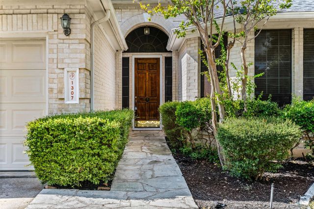 1307 Laurel Glen BLVD, Leander, TX 78641