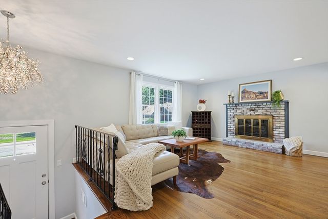 96 Glenfield Rd, North Attleboro, MA 02760