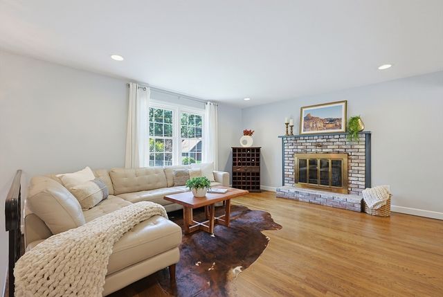 96 Glenfield Rd, North Attleboro, MA 02760