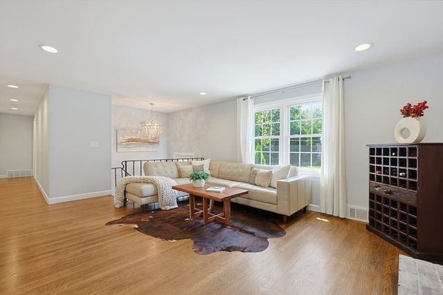 96 Glenfield Rd, North Attleboro, MA 02760