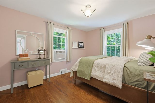 96 Glenfield Rd, North Attleboro, MA 02760