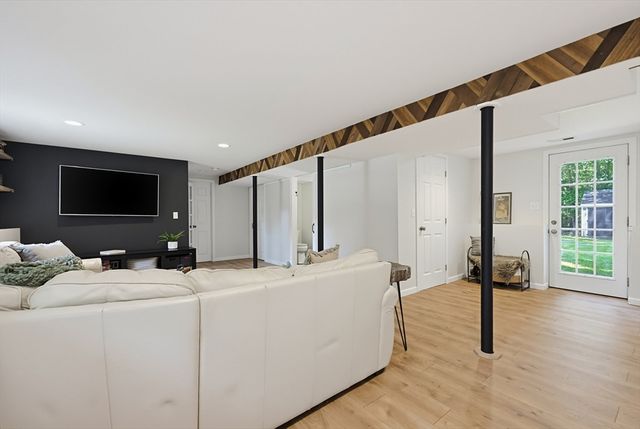 96 Glenfield Rd, North Attleboro, MA 02760