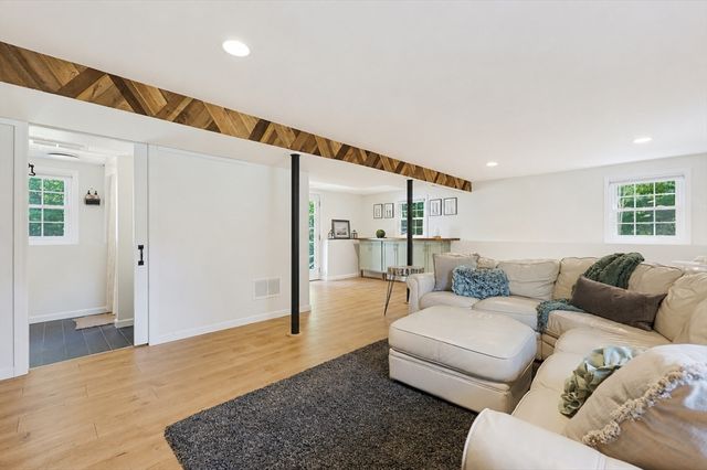 96 Glenfield Rd, North Attleboro, MA 02760