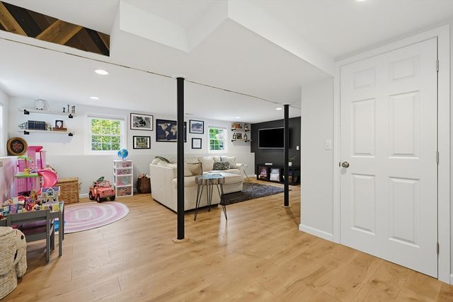 96 Glenfield Rd, North Attleboro, MA 02760