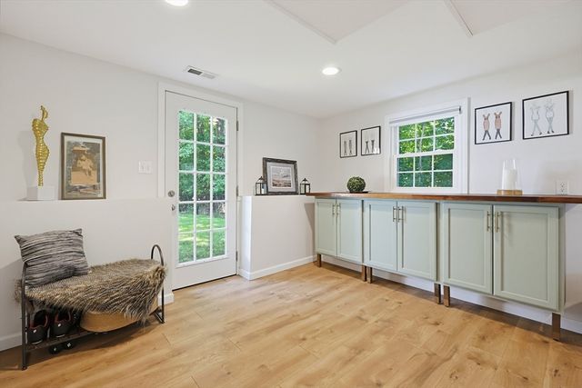 96 Glenfield Rd, North Attleboro, MA 02760