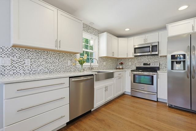96 Glenfield Rd, North Attleboro, MA 02760