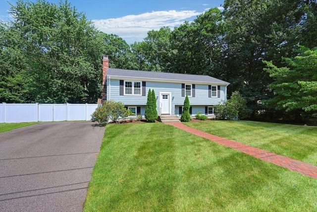 96 Glenfield Rd, North Attleboro, MA 02760
