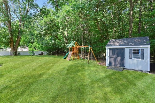 96 Glenfield Rd, North Attleboro, MA 02760