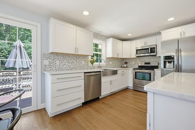 96 Glenfield Rd, North Attleboro, MA 02760
