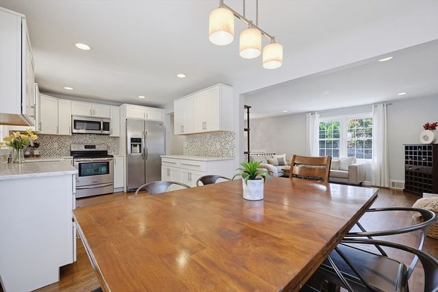 96 Glenfield Rd, North Attleboro, MA 02760
