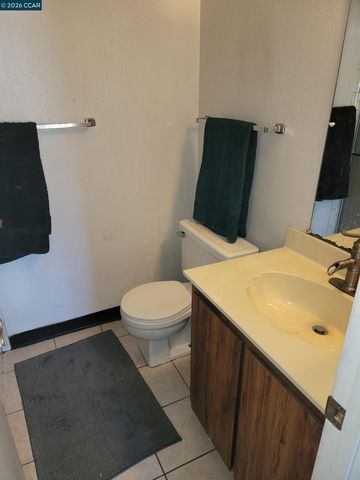 2 Tarn Ct, Hercules, CA 94547