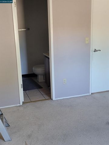 2 Tarn Ct, Hercules, CA 94547