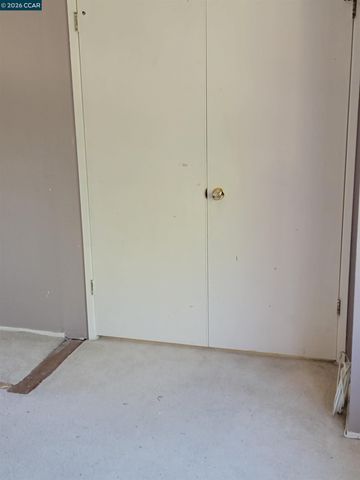 2 Tarn Ct, Hercules, CA 94547