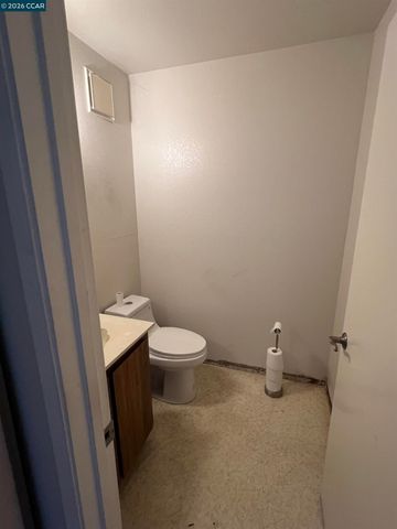 2 Tarn Ct, Hercules, CA 94547