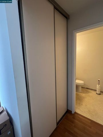 2 Tarn Ct, Hercules, CA 94547