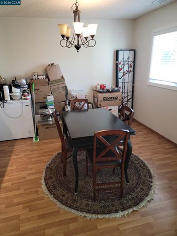 2 Tarn Ct, Hercules, CA 94547