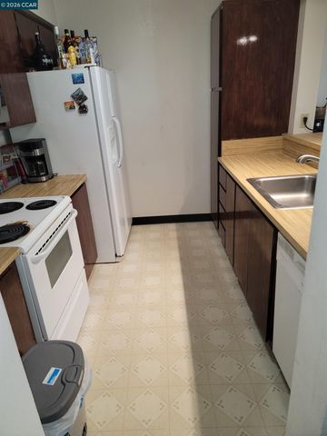 2 Tarn Ct, Hercules, CA 94547