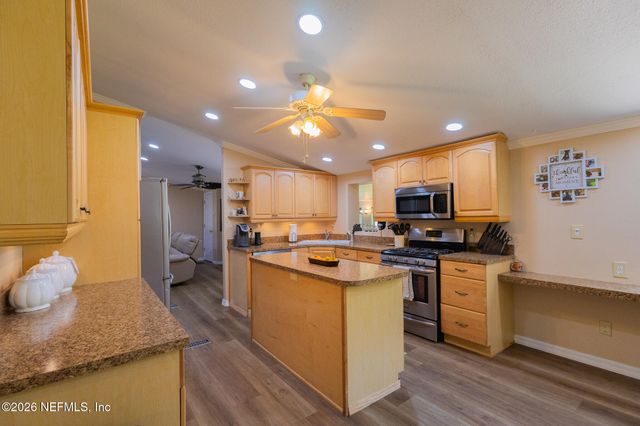 185 KINGFISH Road, Pomona Park, FL 32181