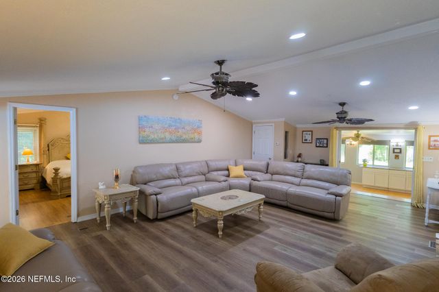 185 KINGFISH Road, Pomona Park, FL 32181