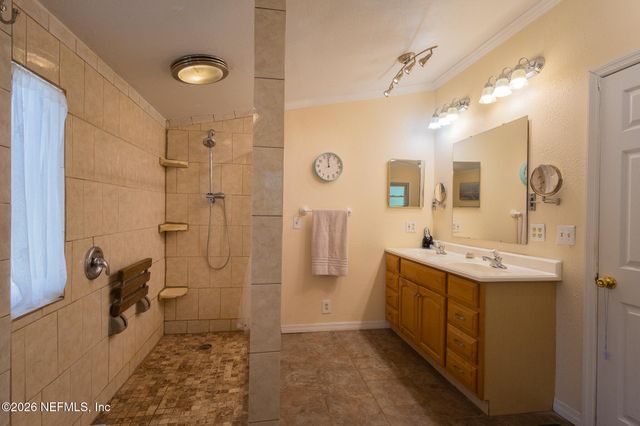 185 KINGFISH Road, Pomona Park, FL 32181