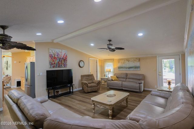 185 KINGFISH Road, Pomona Park, FL 32181