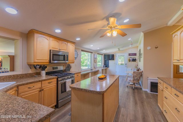 185 KINGFISH Road, Pomona Park, FL 32181