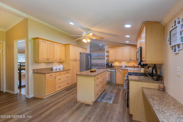 185 KINGFISH Road, Pomona Park, FL 32181