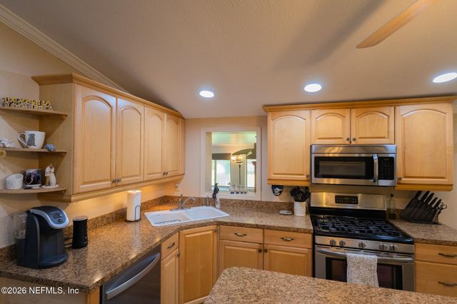 185 KINGFISH Road, Pomona Park, FL 32181