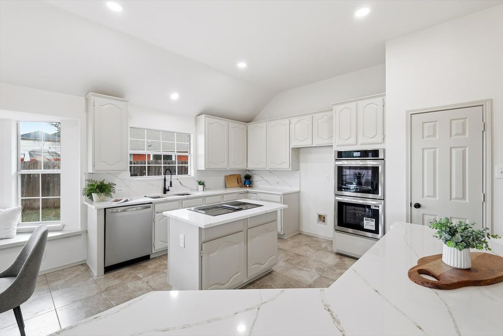 833 Tealwood Circle, Flower Mound, TX 75028