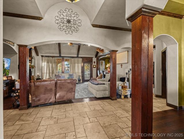 555 White Chimney, Stuart, OK 74570