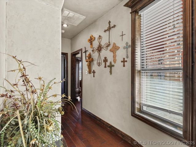 555 White Chimney, Stuart, OK 74570